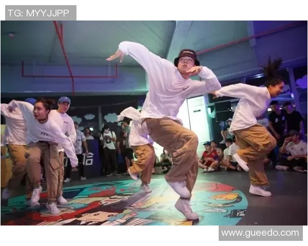 重庆街舞团队默契配合揭秘街头舞蹈的魅力与激情 重庆街舞团队默契配合揭秘街头舞蹈的魅力与激情